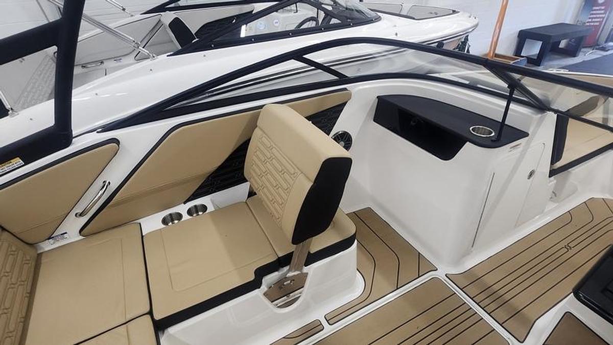 2025 Sea Ray SPX 190