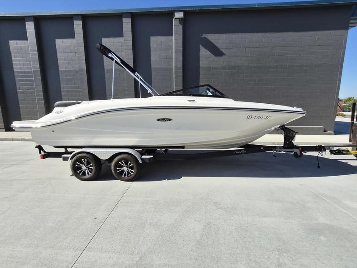 Used 2023 Sea Ray SPX 210
