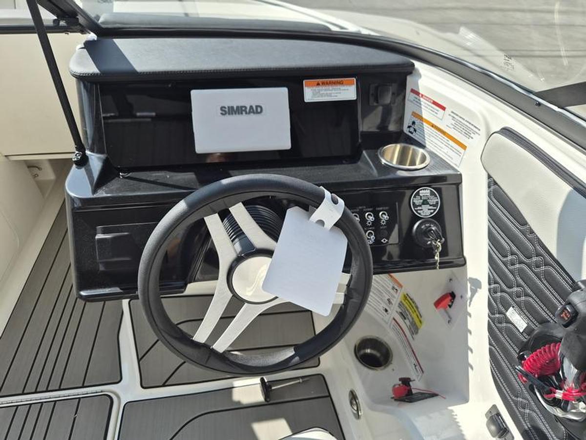 2025 Sea Ray SPX 190