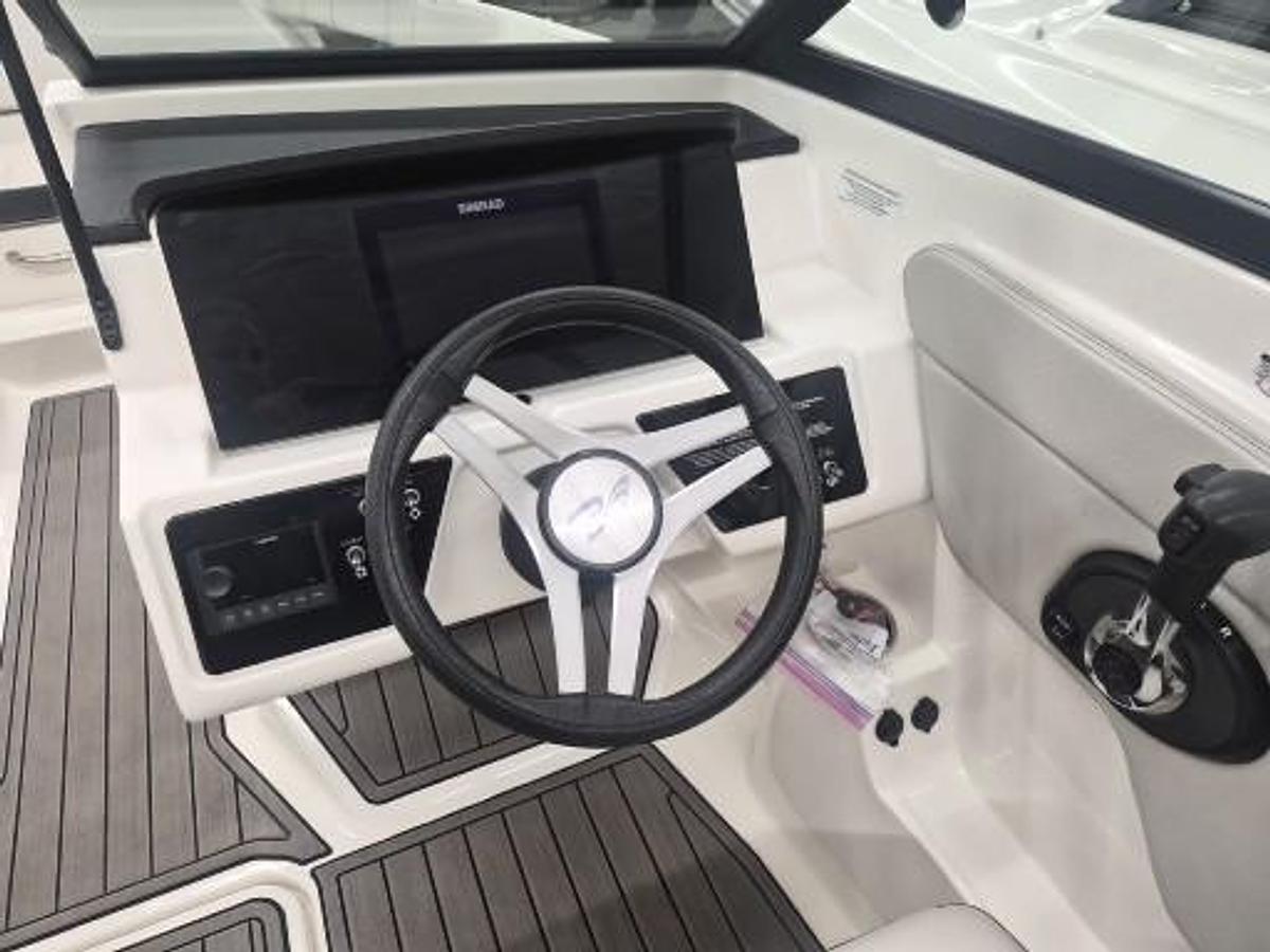 Used 2023 Sea Ray SPX 210