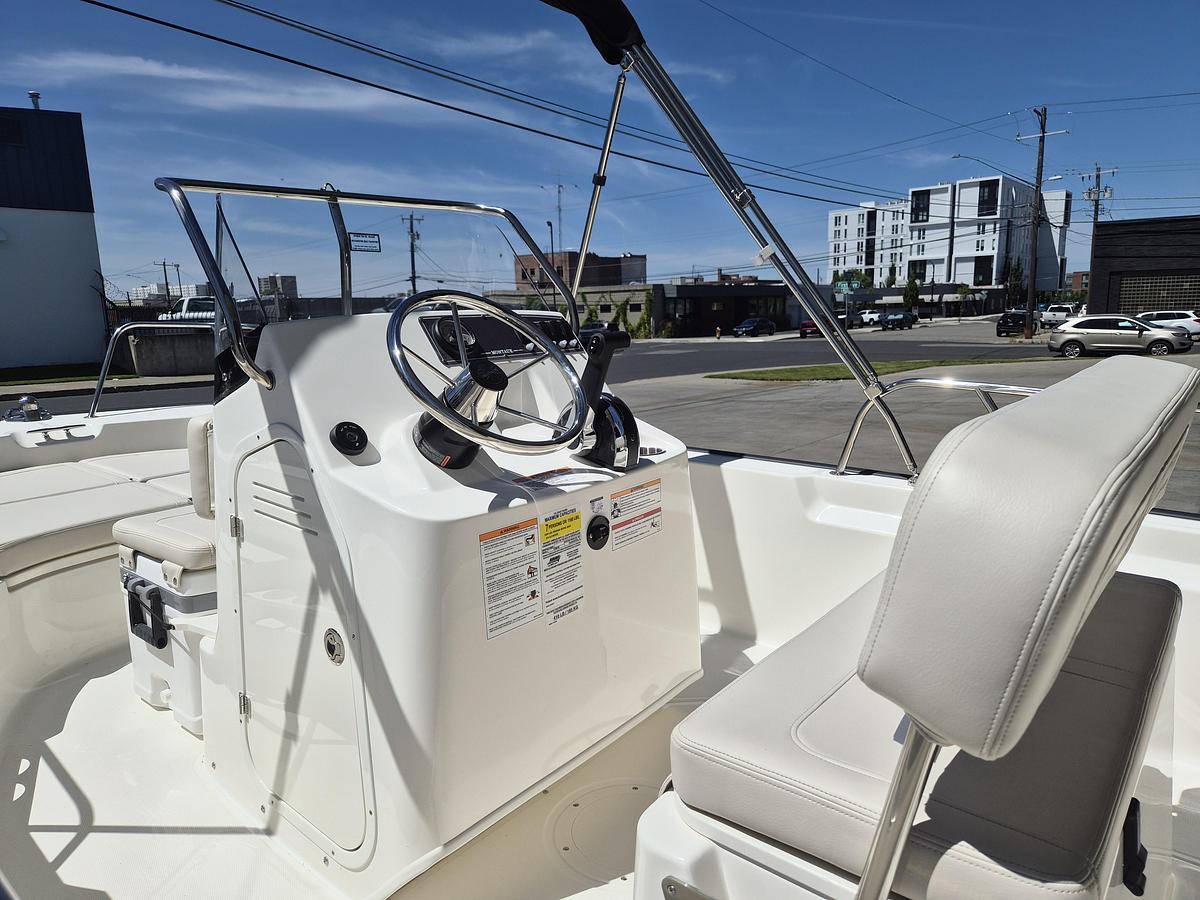 2026 Boston Whaler 170 Montauk