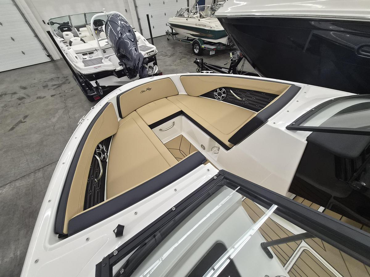 2026 Sea Ray SPX 210