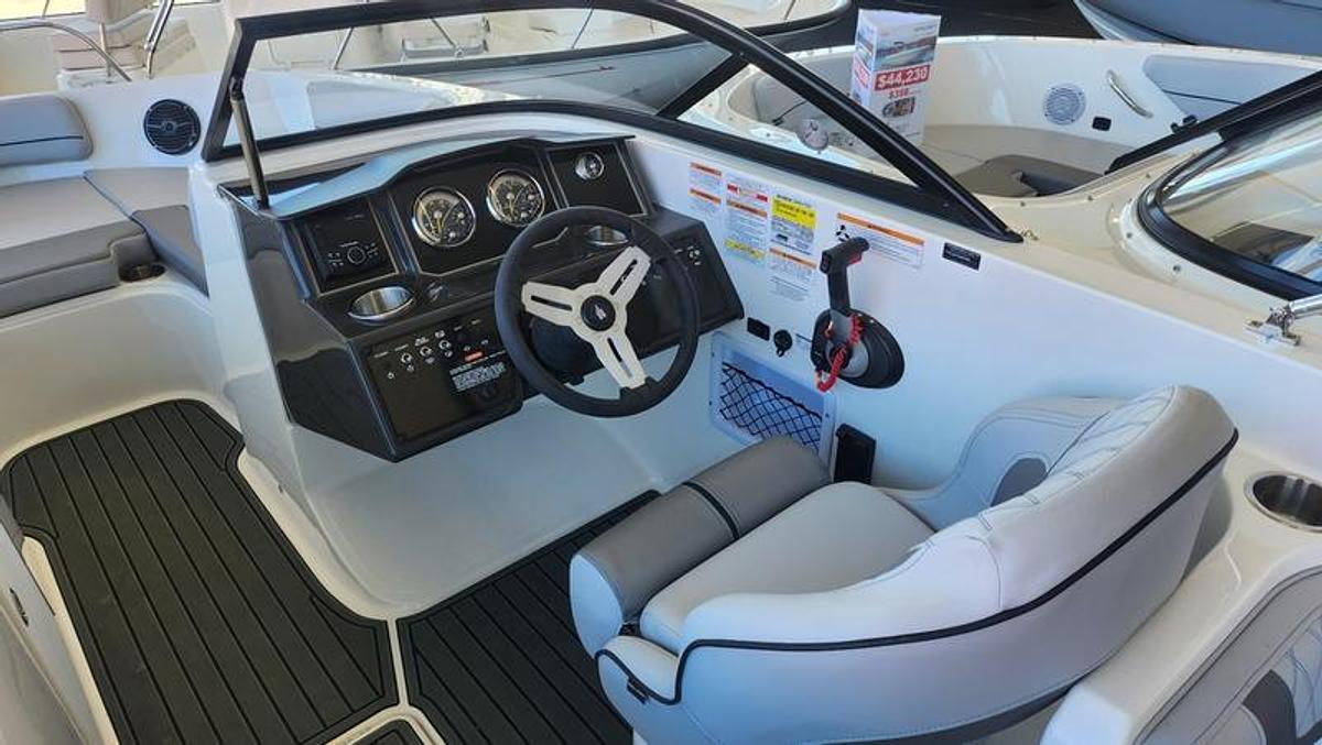 2025 Bayliner VR6 Bowrider