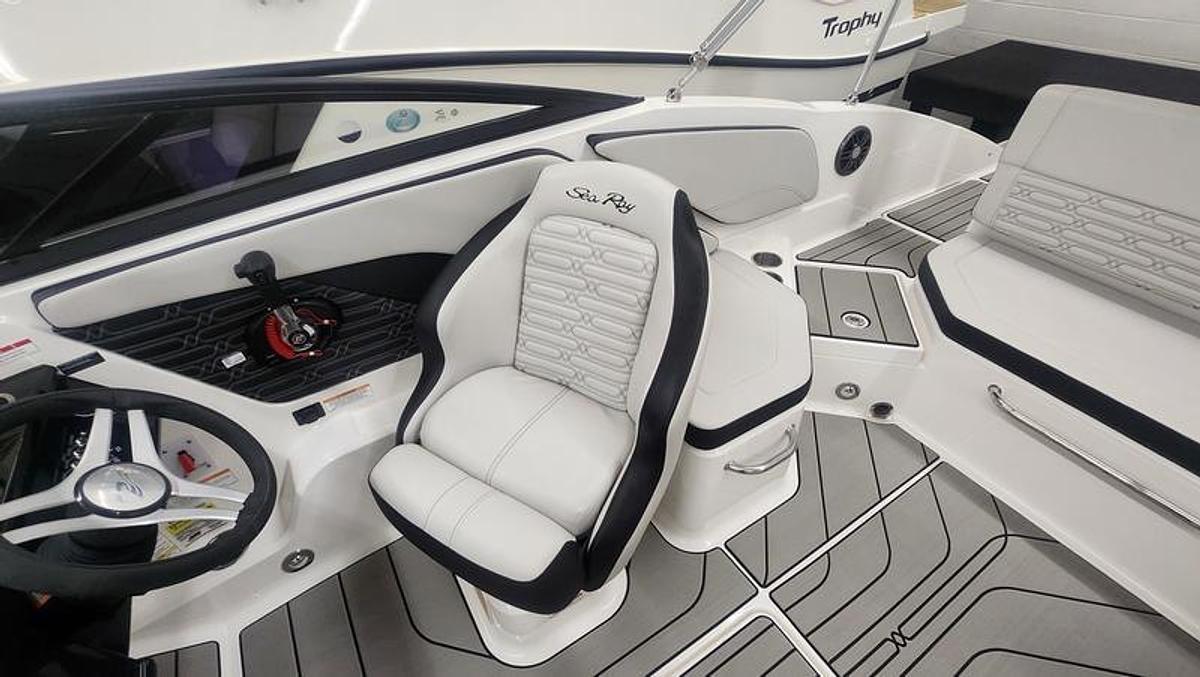 2025 Sea Ray SPX 210