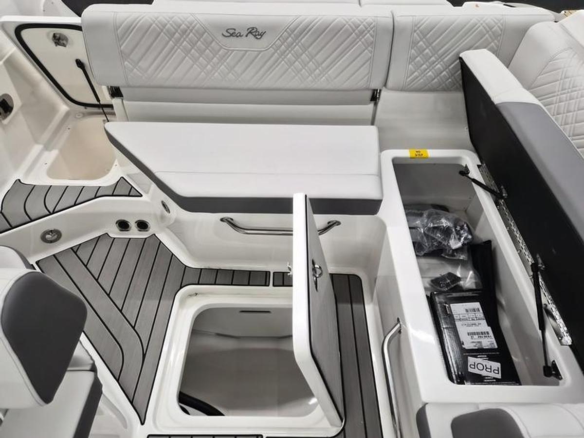 2026 Sea Ray SDX 230