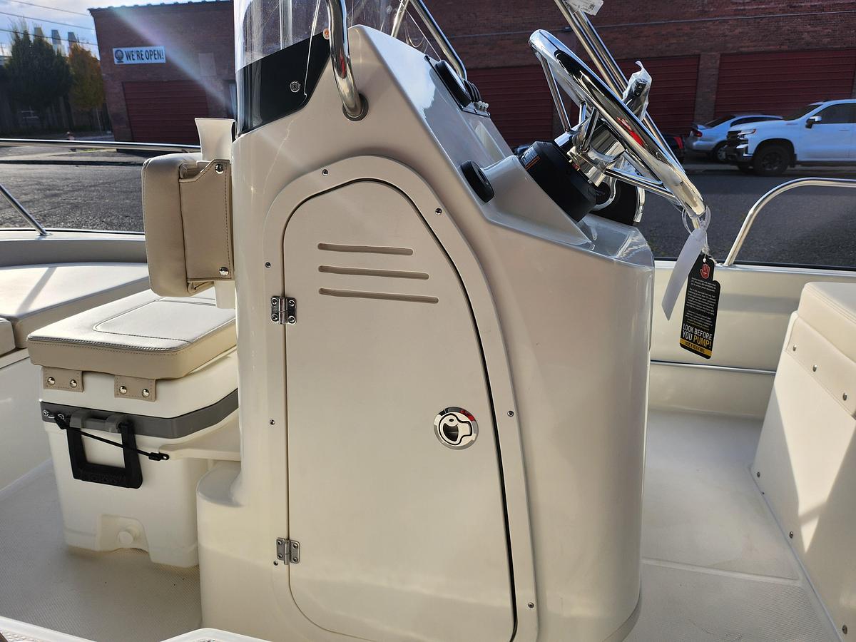 2027 Boston Whaler 150 Montauk