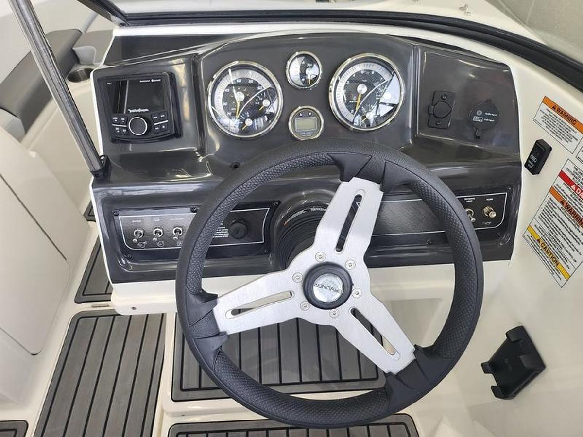 2025 Bayliner VR5 Bowrider