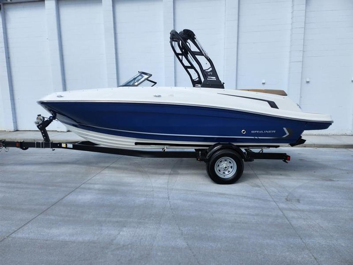 2025 Bayliner VR5 Bowrider