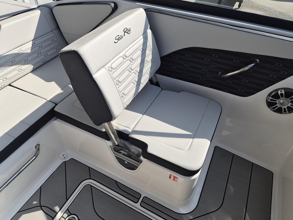 2027 Sea Ray 190 SPX