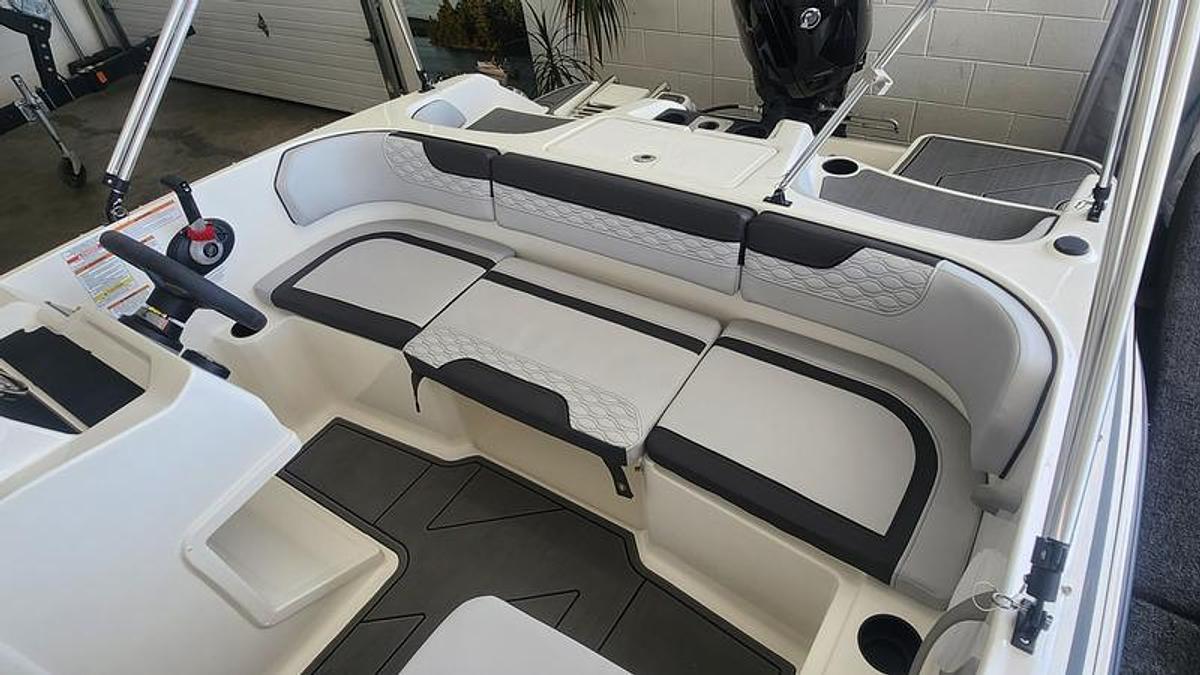 2024 Bayliner M17