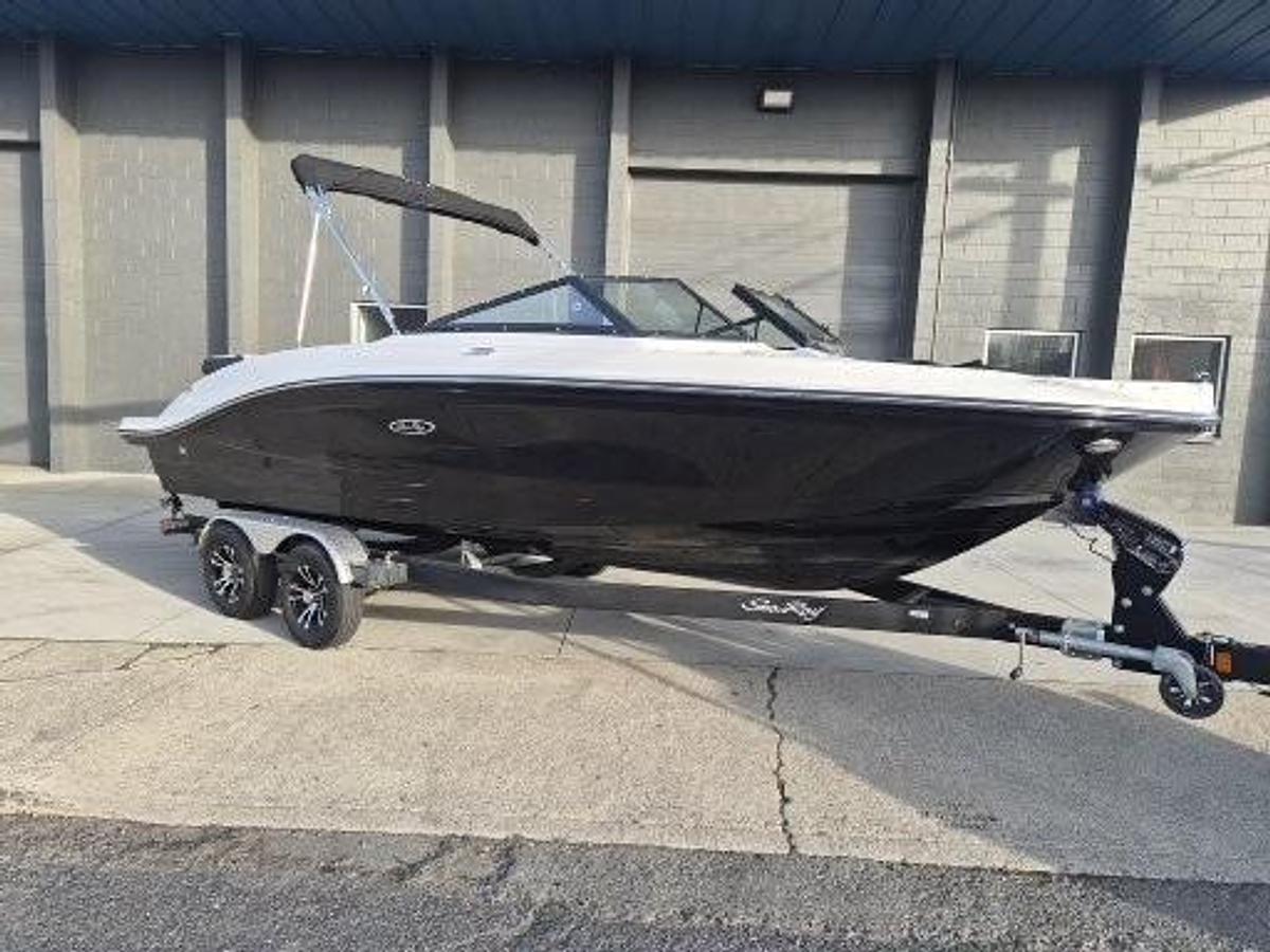 Used 2023 Sea Ray SPX 210
