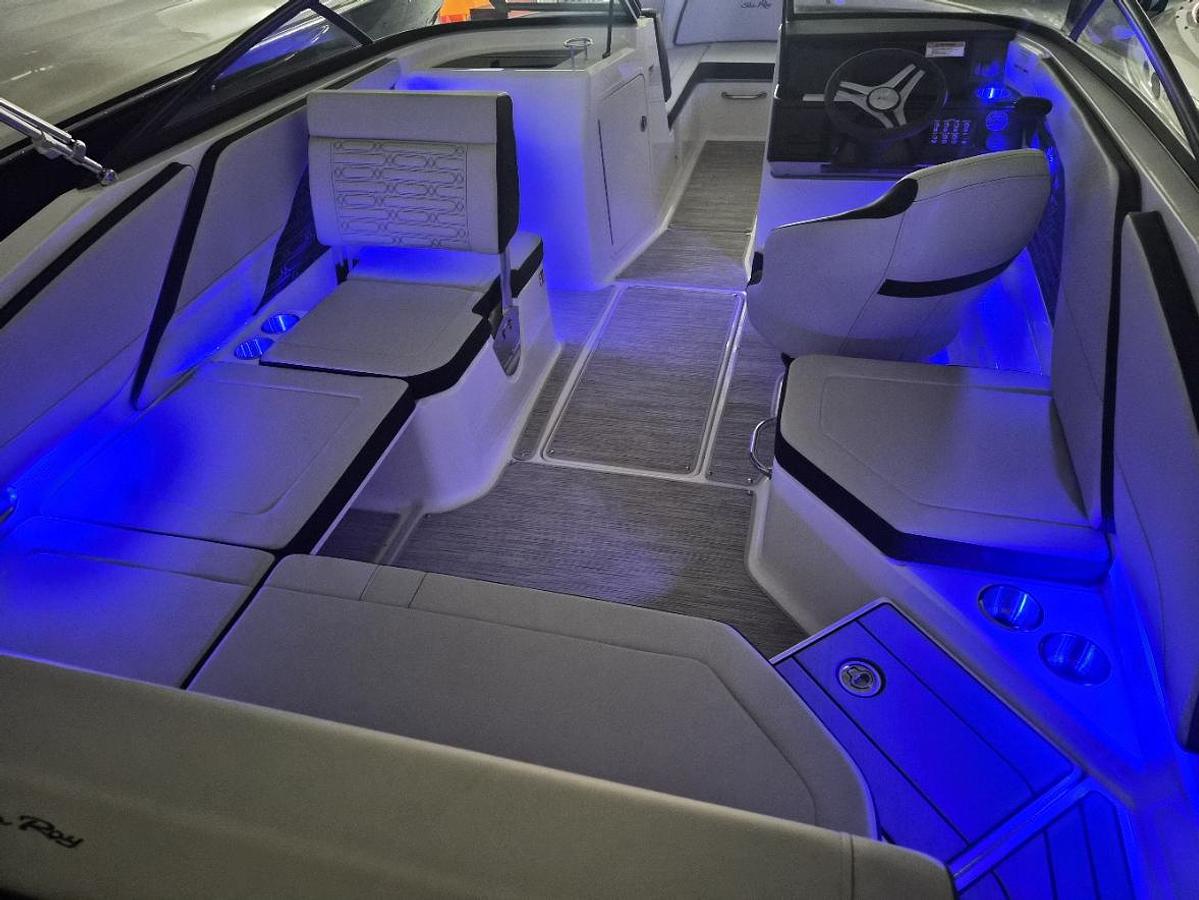2025 Sea Ray SPX 210