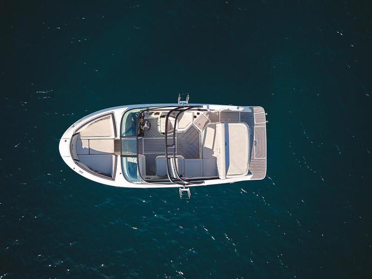 2025 Sea Ray SPX 210