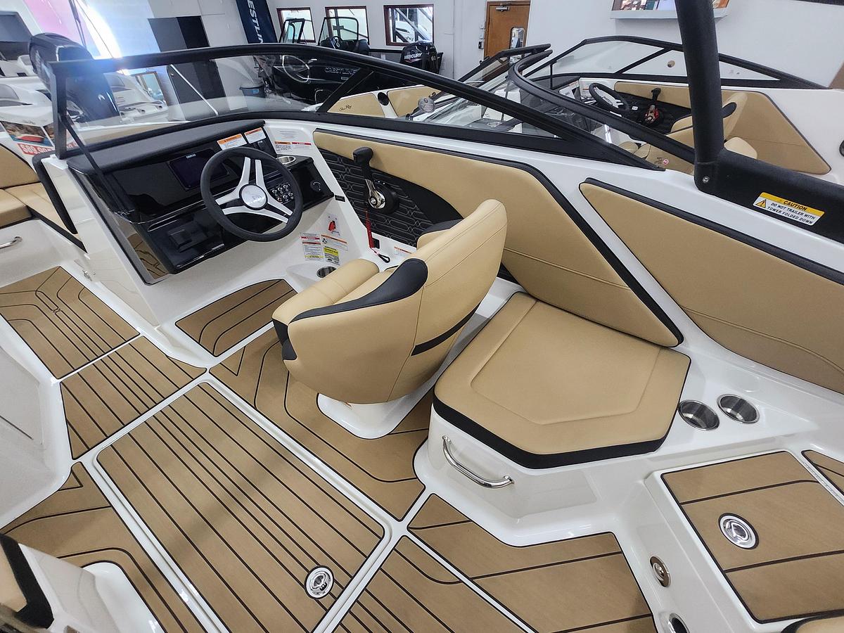2027 Sea Ray 210 SPX