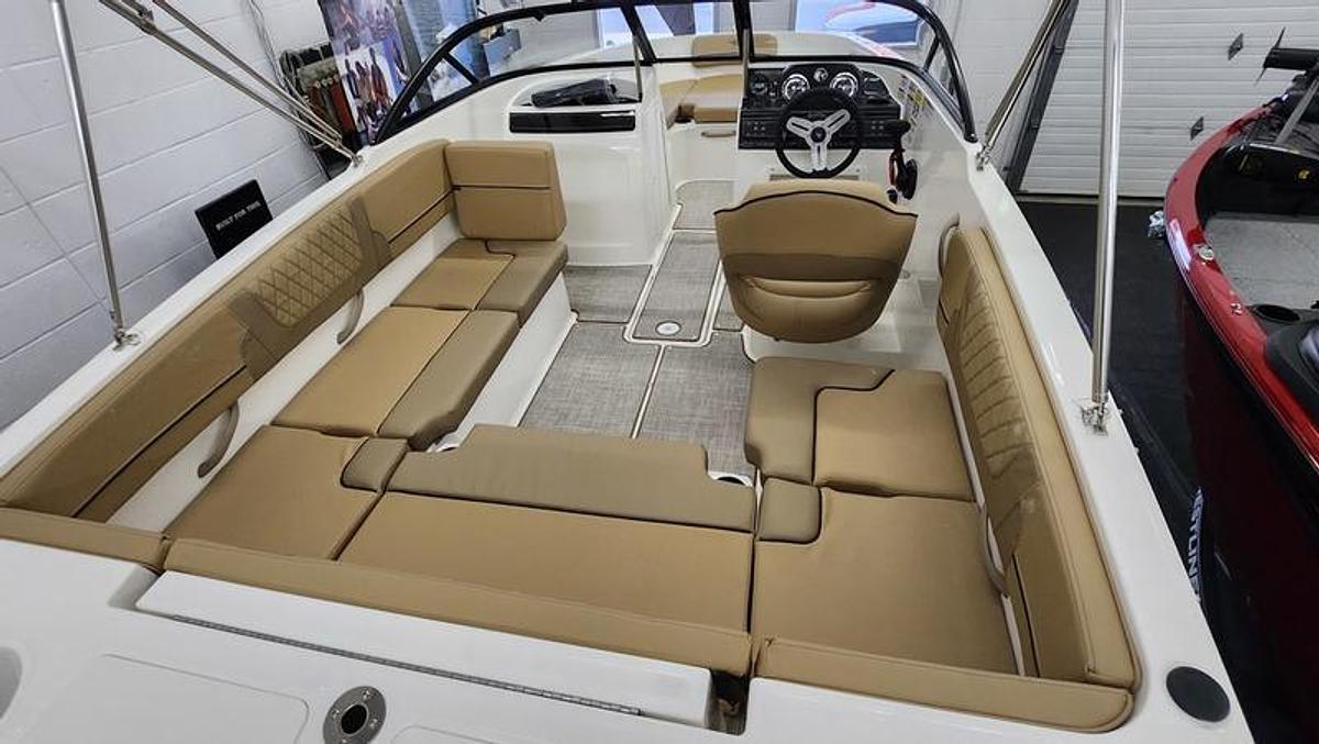 2025 Bayliner VR4 Bowrider - Outboard