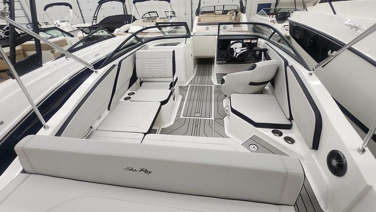 2025 Sea Ray SPX 210