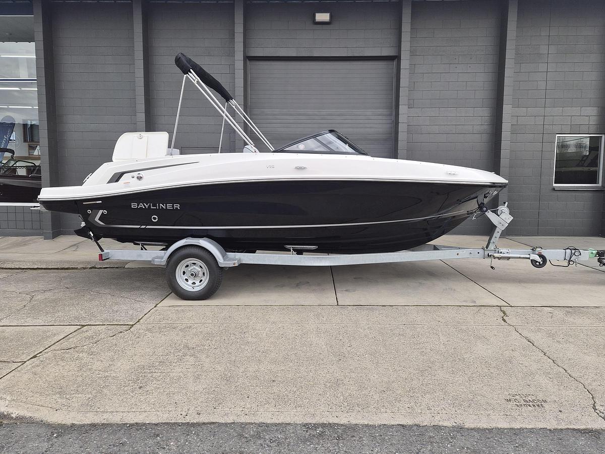 2025 Bayliner VR5 Bowrider
