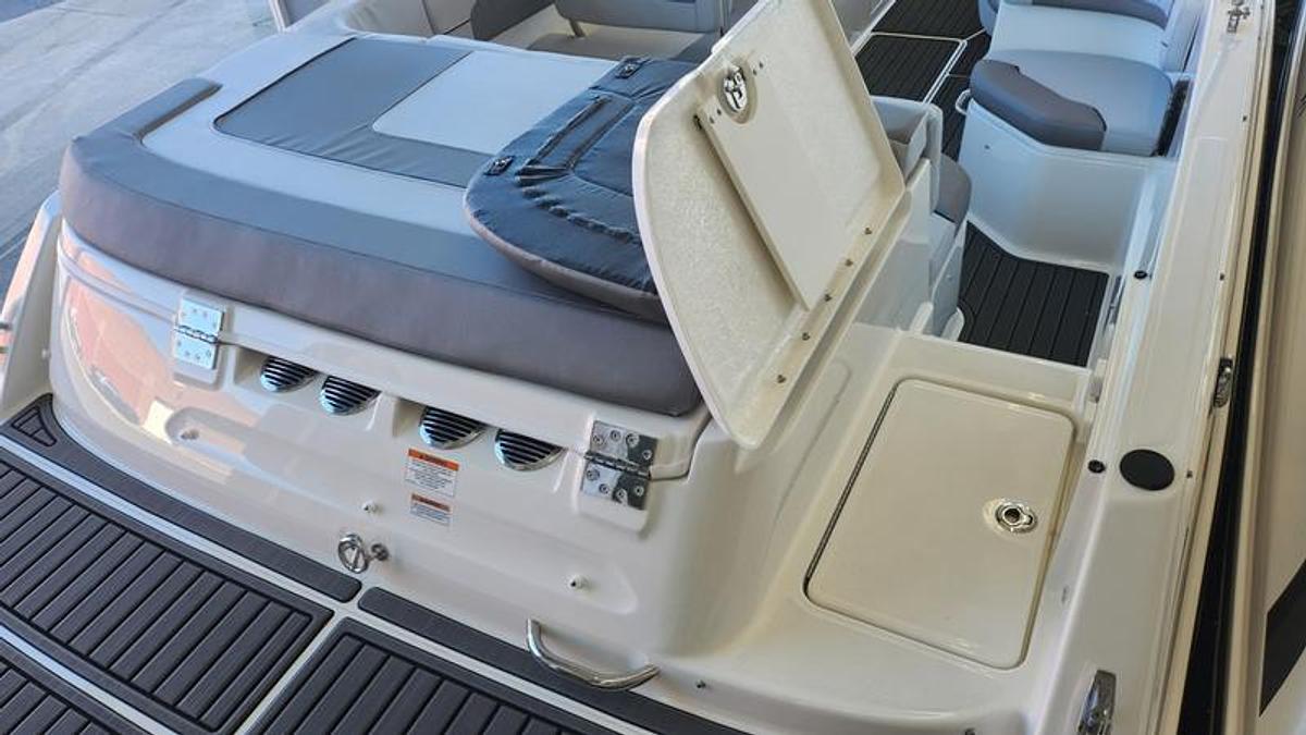 2025 Bayliner VR6 Bowrider