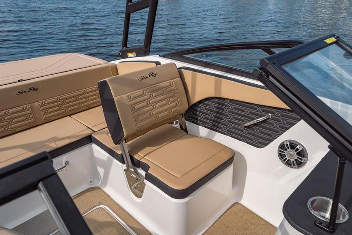 2025 Sea Ray SPX 190