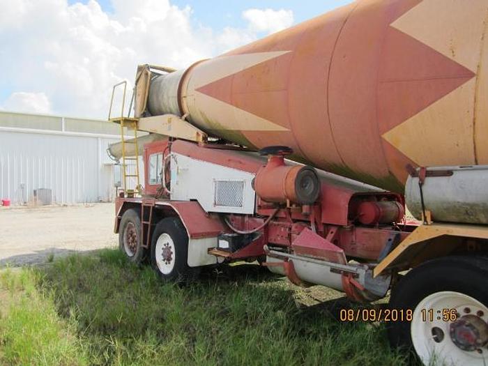 Used 1990 Mack Front Discharge Concrete Mixer Truck