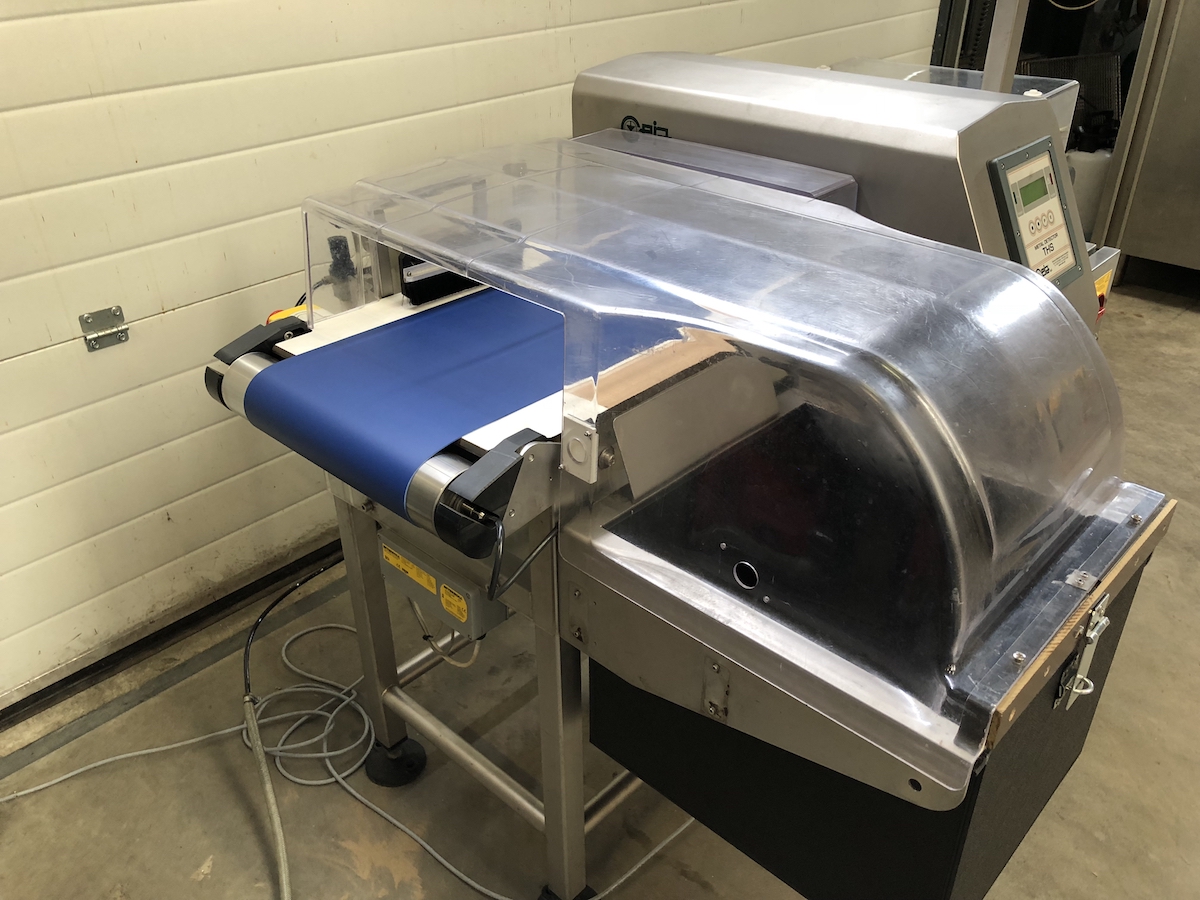 Used Ceia metal-detector with automatic reject system