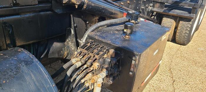 Used 1995 Mack Trucks, Incorporated RD690S