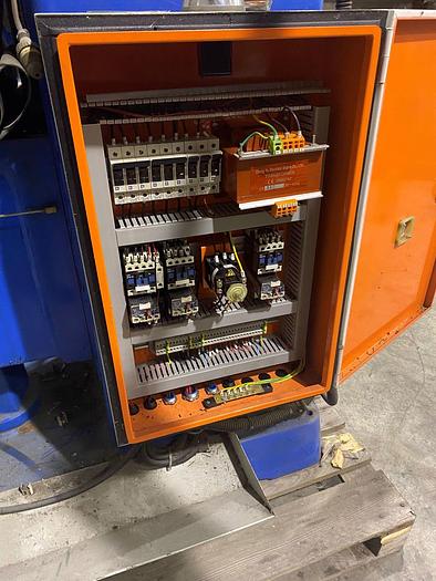 Used 1998 Swiftcut UK EL 3VS Turret Milling Machine