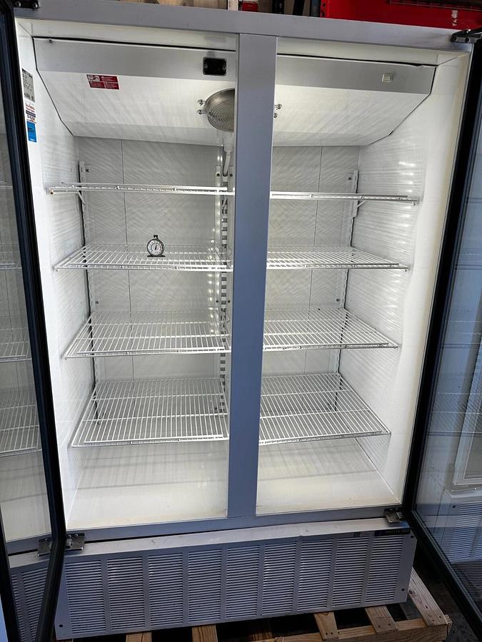 Used MASTER-BILT BMG-48 2 DOOR UPRIGHT  GLASS REACH IN REFRIGERATOR 115V BEAUTIFUL!
