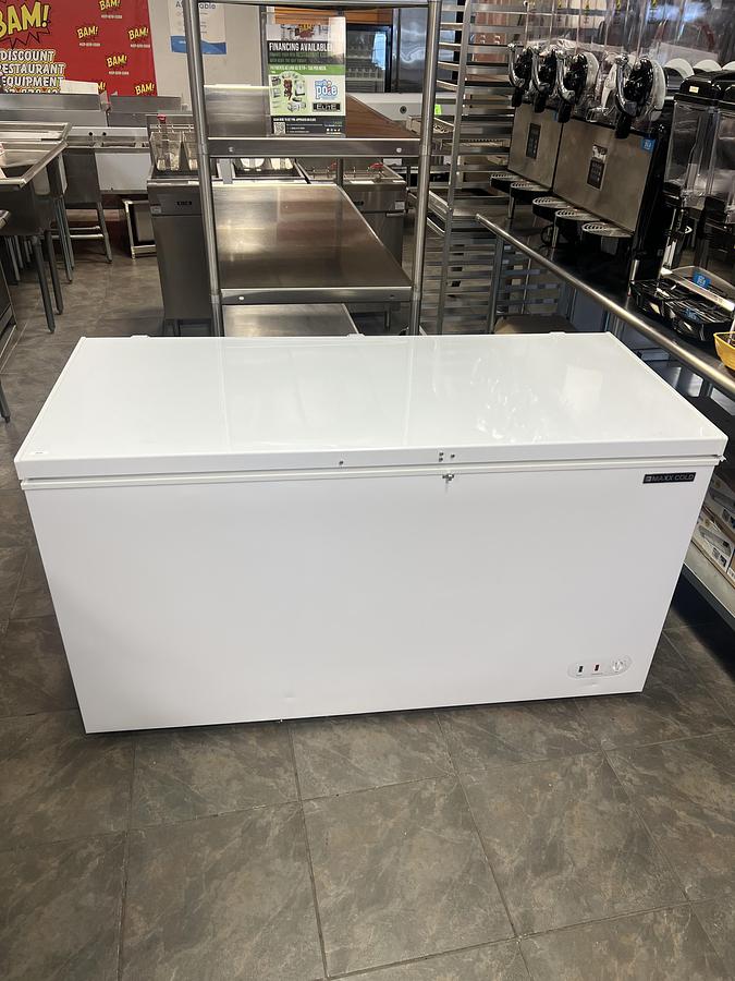 Maxx Cold Commercial Chest Freezer – Heavy-Duty Restaurant Freezer – Large Capacity – Locking Lid