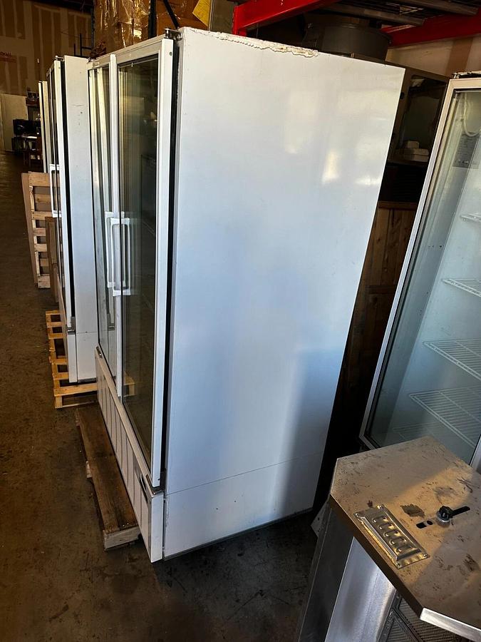 Used MASTER-BILT BLG-48HD 2 DOOR UPRIGHT GLASS REACH IN FREEZER 208-230V BEAUTIFUL!