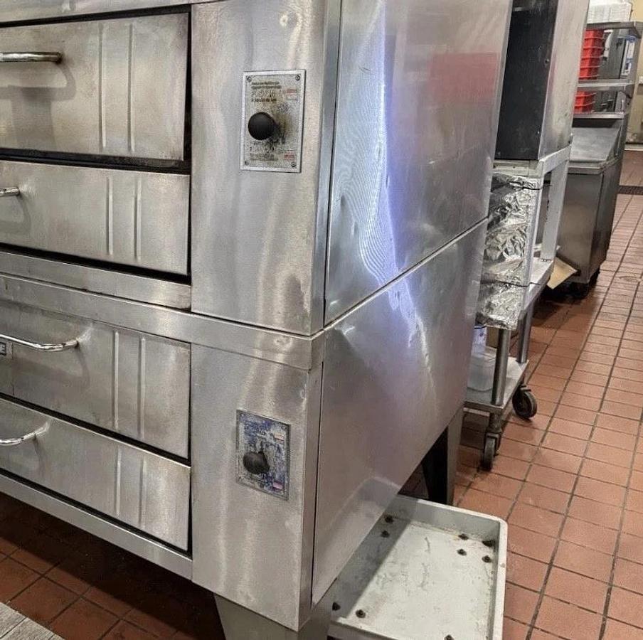 Refurbished BAKERS PRIDE Y602 DOUBLE DECK GAS PIZZA OVEN W/BRICKS NICE WORKING SHAPE!