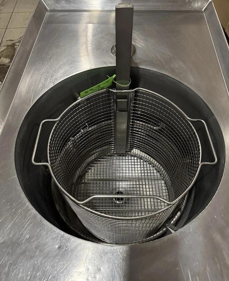 Used 2022 GILES Ventless Electric Fryer w/Auto Lift Model GEF-720-VH 208V 3PH NICE!