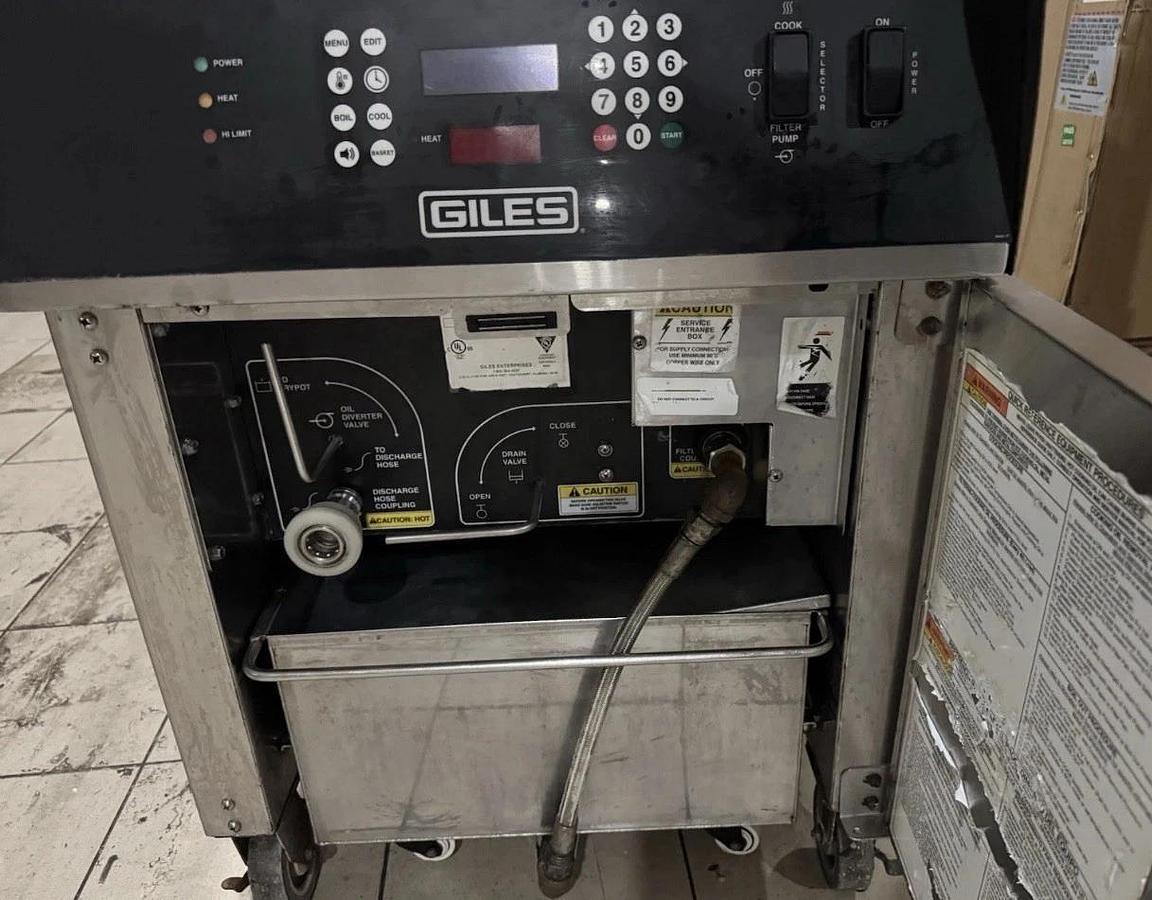 Used 2022 GILES Ventless Electric Fryer w/Auto Lift Model GEF-720-VH 208V 3PH NICE!