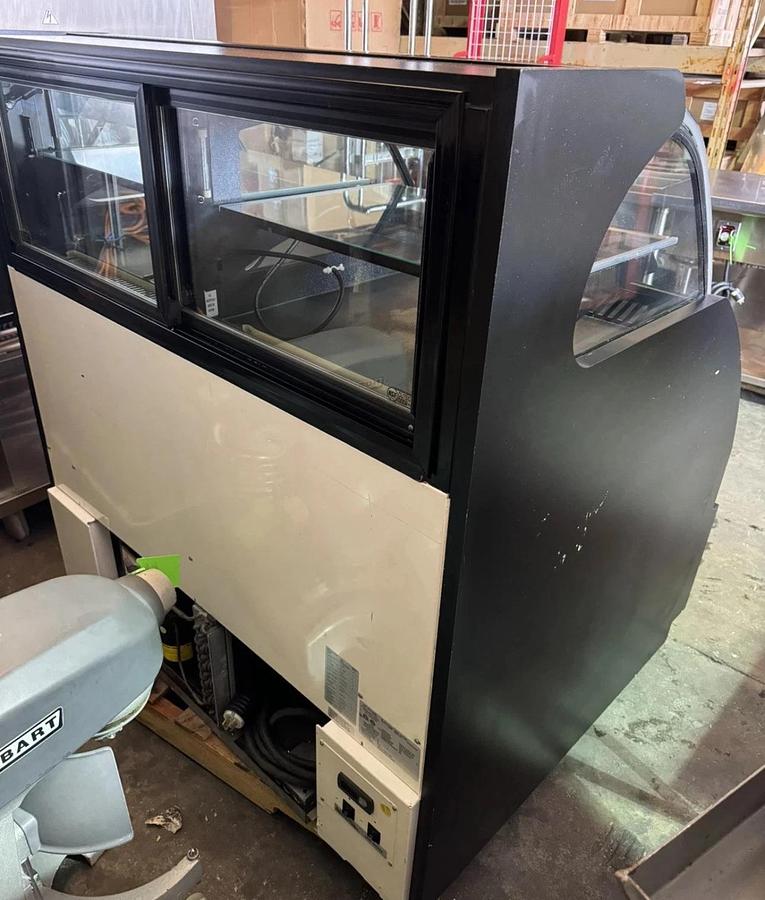 Used Structural Concepts Bakery Display Case, Refrigerated/Dry NICE WORKING SHAPE!