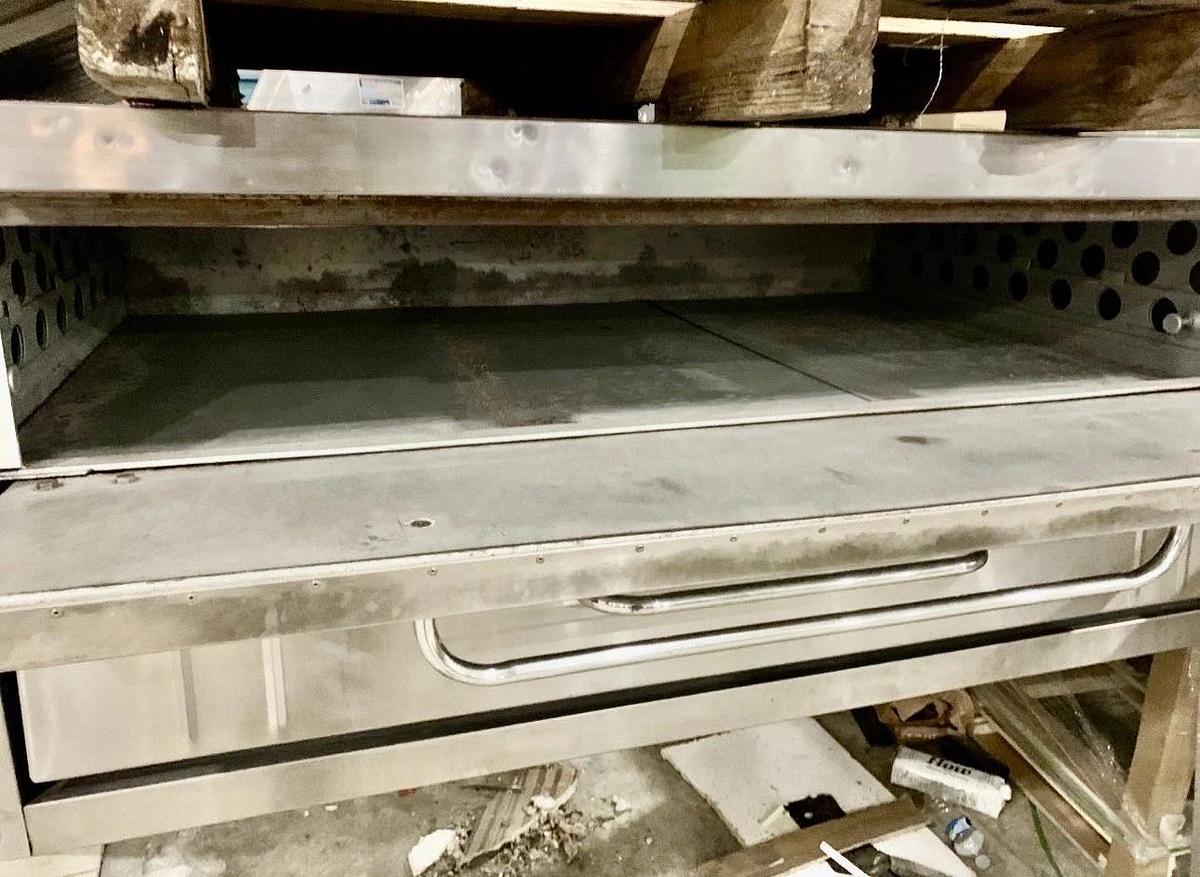 Refurbished BAKERS PRIDE Y600 COMMERCIAL 78"  PIZZA DECK GAS OVEN