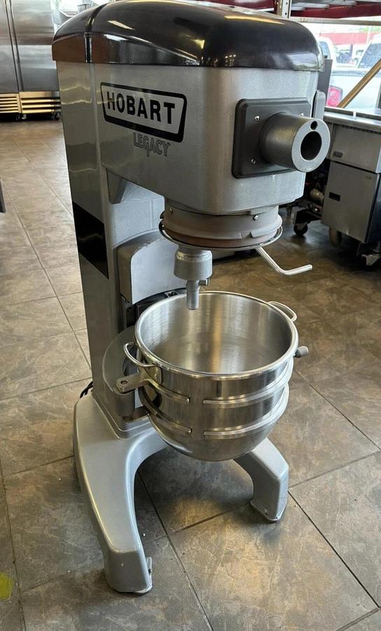 Used HOBART LEGACY HL300 30 Qt Mixer 3/4 HP 120V With Bowl & Whisk NICE SHAPE!