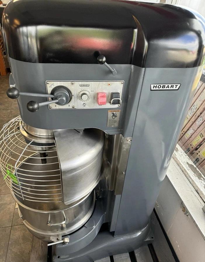 Used HOBART 140 Qt Mixer V 140 5HP 200V 3 Phase Bowl & Hook Included BEAUTIFUL SHAPE!