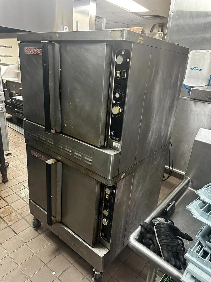 Used BLODGETT DOUBLE STACKED NATURAL GAS CONVECTION OVEN MODEL DFG-100-3