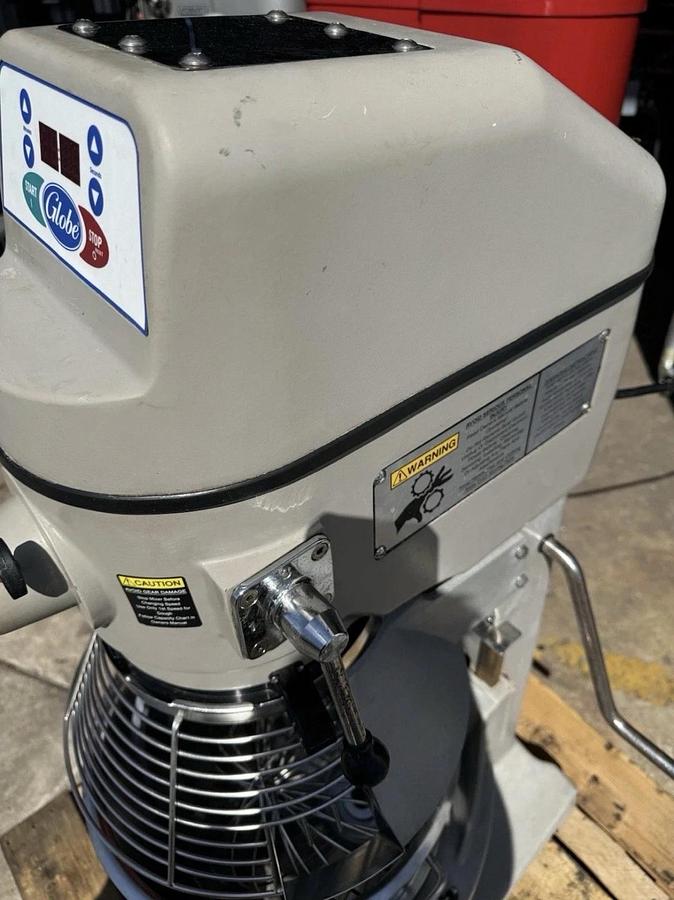 Used Globe 30 Qt Planetary Mixer SP30 Floor Model w/Guard & Standard Accessories NICE