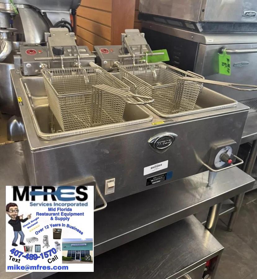 Wells F-88 Countertop High Watt Dual Pot 30lb Electric Fryer 208V 3 Phase NICE!