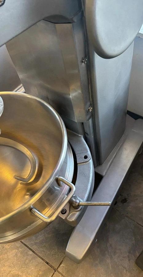 Used HOBART H 600 60 Qt Mixer 1HP 230V  Single Phase Bowl & Hook Included BEAUTIFUL!