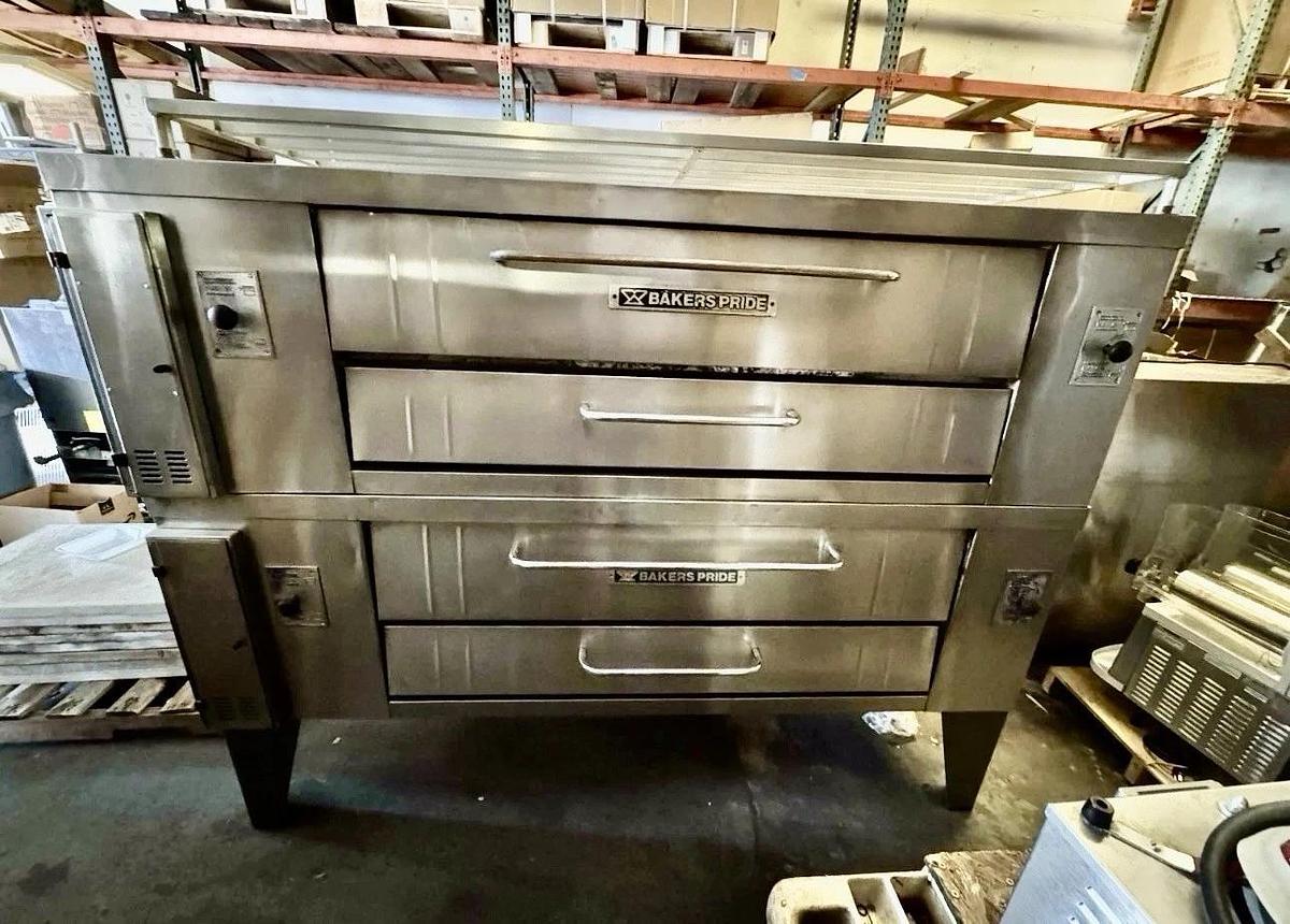 Refurbished BAKERS PRIDE Y602 DOUBLE DECK GAS PIZZA OVEN W/BRICKS NICE WORKING SHAPE!