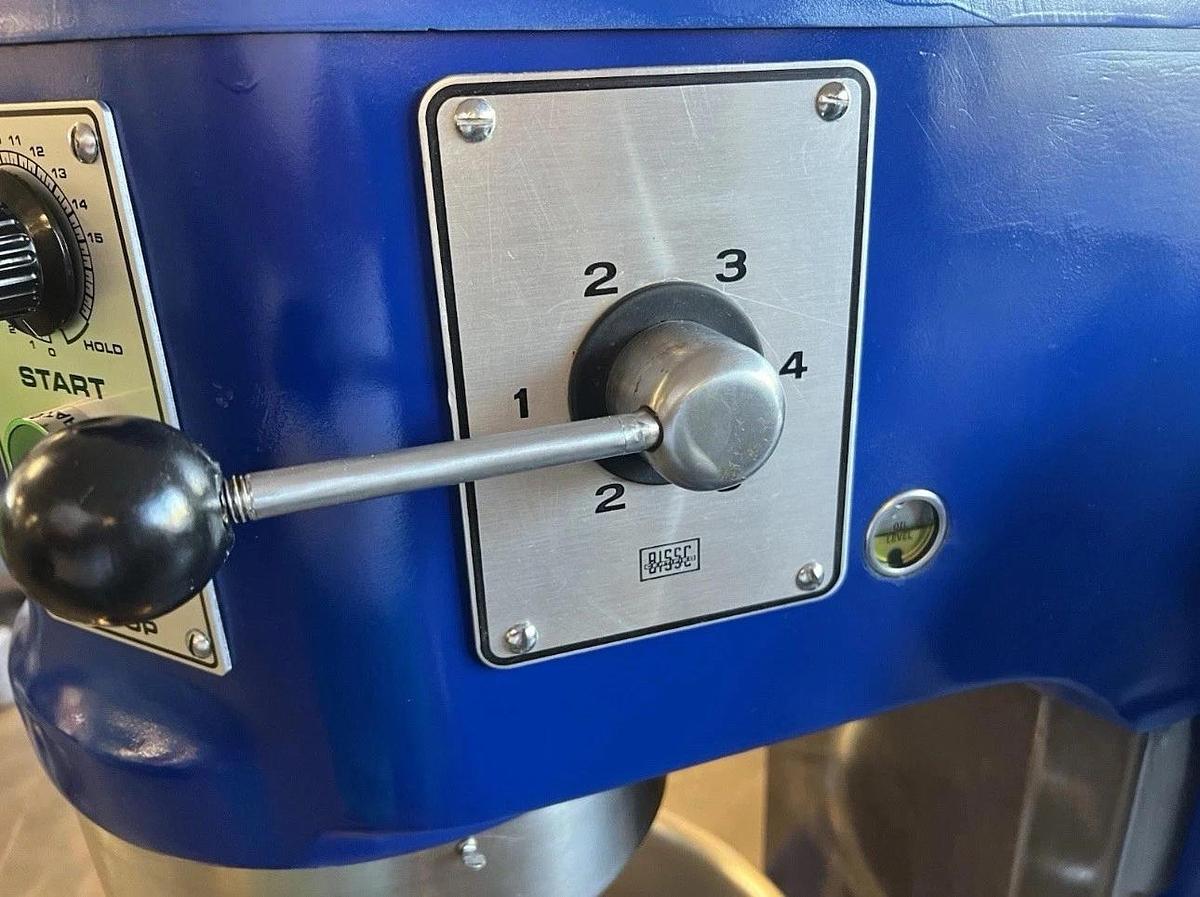 Used HOBART H 600 60 Qt Mixer 1HP 200V  3 Phase Bowl & Hook Included BEAUTIFUL SHAPE!