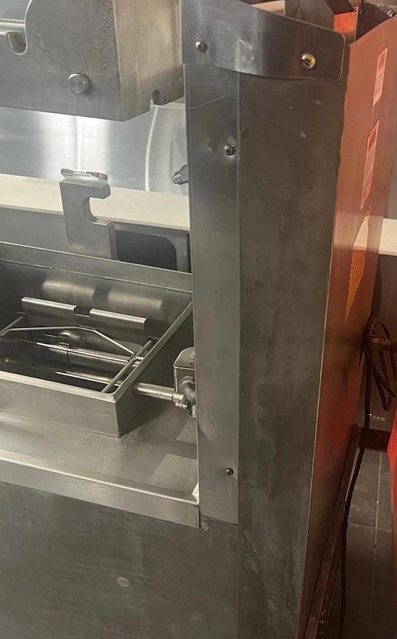 Used HENNY PENNY PFG690 26" 8 Head Natural Gas Pressure Fryer GREAT WORKING SHAPE!