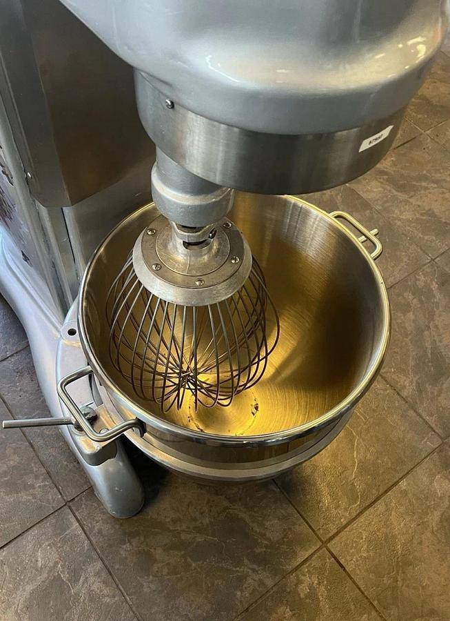 Used HOBART H600 60 Qt Mixer 1HP 220V 3 Phase Bowl & Whisk Included BEAUTIFUL SHAPE!