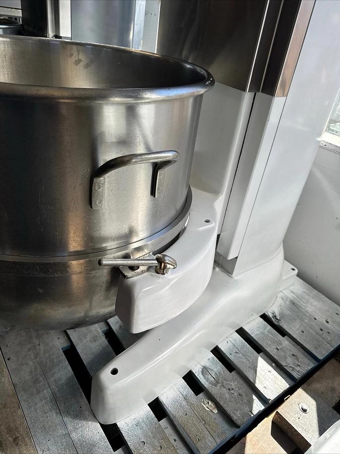 Used HOBART 140 Qt Mixer V 140 5HP 200V 3 Phase With Bowl Included BEAUTIFUL SHAPE!