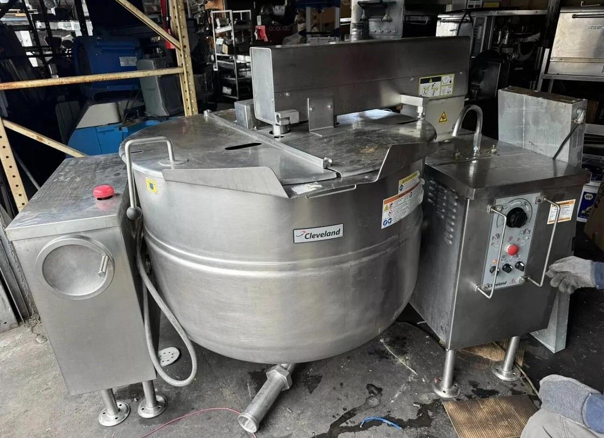 Refurbished Cleveland MKDL-125-T 125 Gallon Tilting 2/3 Steam Jacketed Direct Steam Kettle