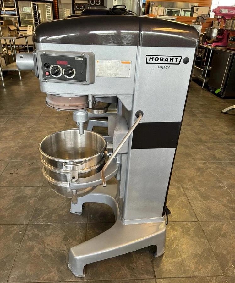 Used HOBART LEGACY HL300 30 Qt Mixer 3/4 HP 120V With Bowl & Whisk NICE SHAPE!