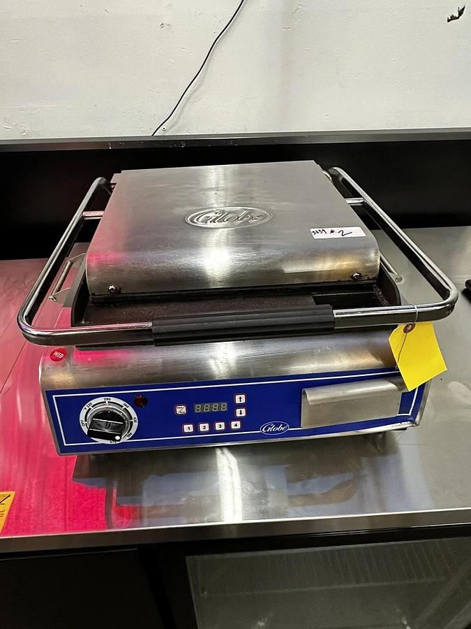 Used 2019 Globe Deluxe Sandwich Grill with Flat Plates  14" x 14" Cook Surface 120V