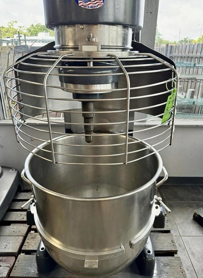 Used HOBART 140 Qt Mixer V 140 5HP 200V 3 Phase Bowl & Hook Included BEAUTIFUL SHAPE!
